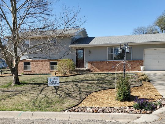 Lincoln Pride Yard of the Month