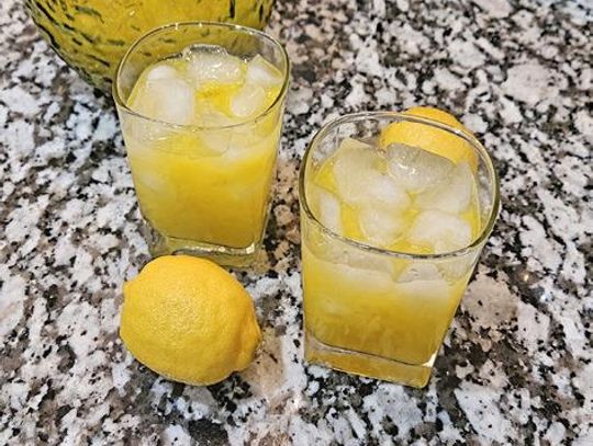 Summer means it’s time for a ‘mango-nificent’ lemonade