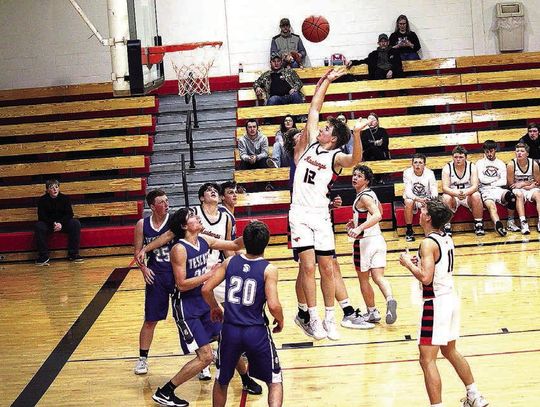 Sylvan-Lucas dominates Tescott