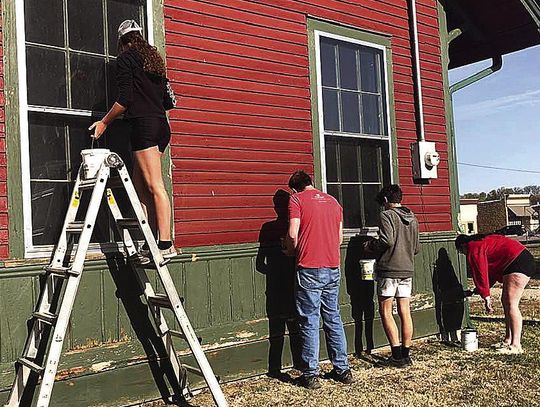 Sylvan students help beautify community