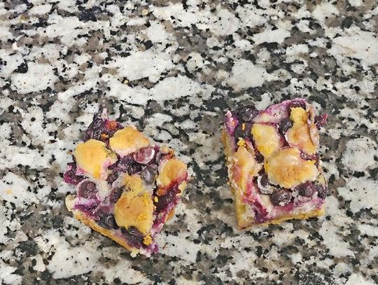 You’ll have strong ‘peelings’ for lemon blueberry bars