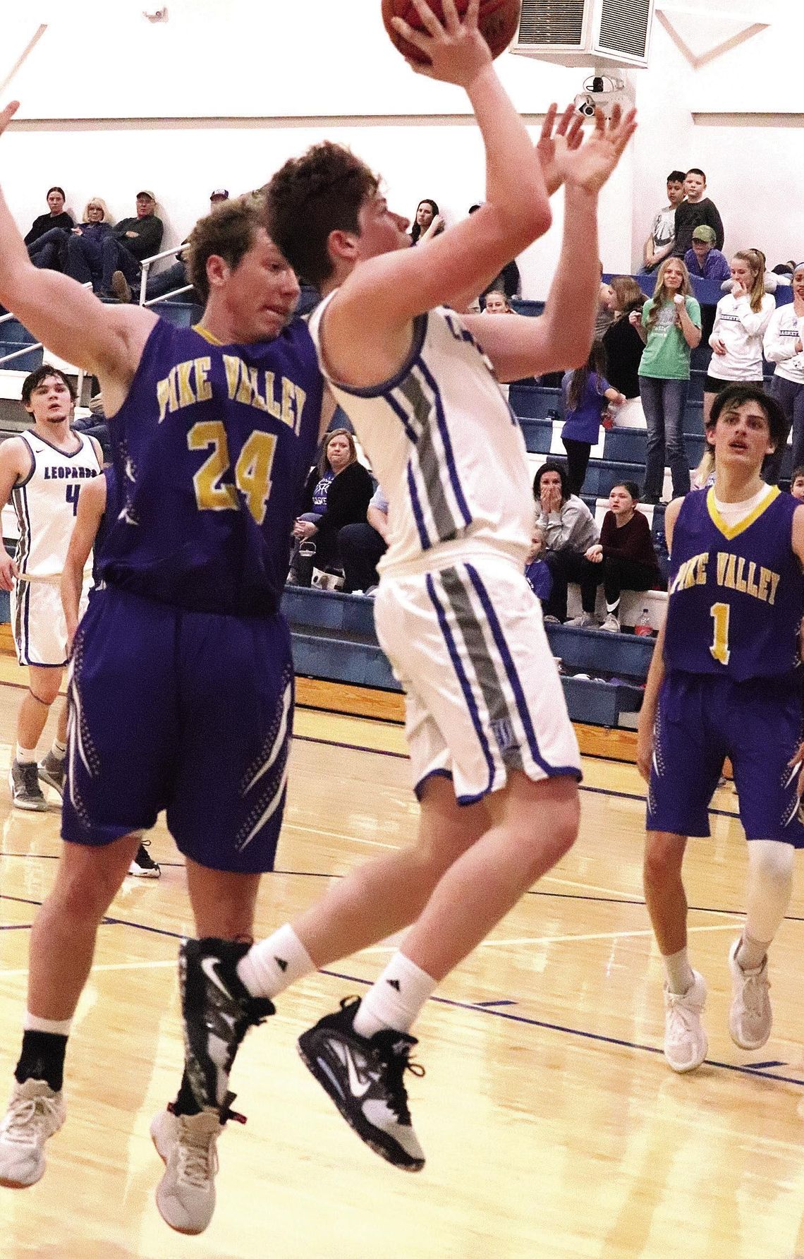 Lincoln falls to Pike Valley in game thrillers Lincoln falls to Pike Valley in game thrillers