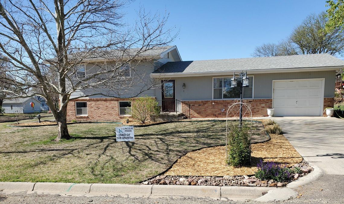 Lincoln Pride Yard of the Month