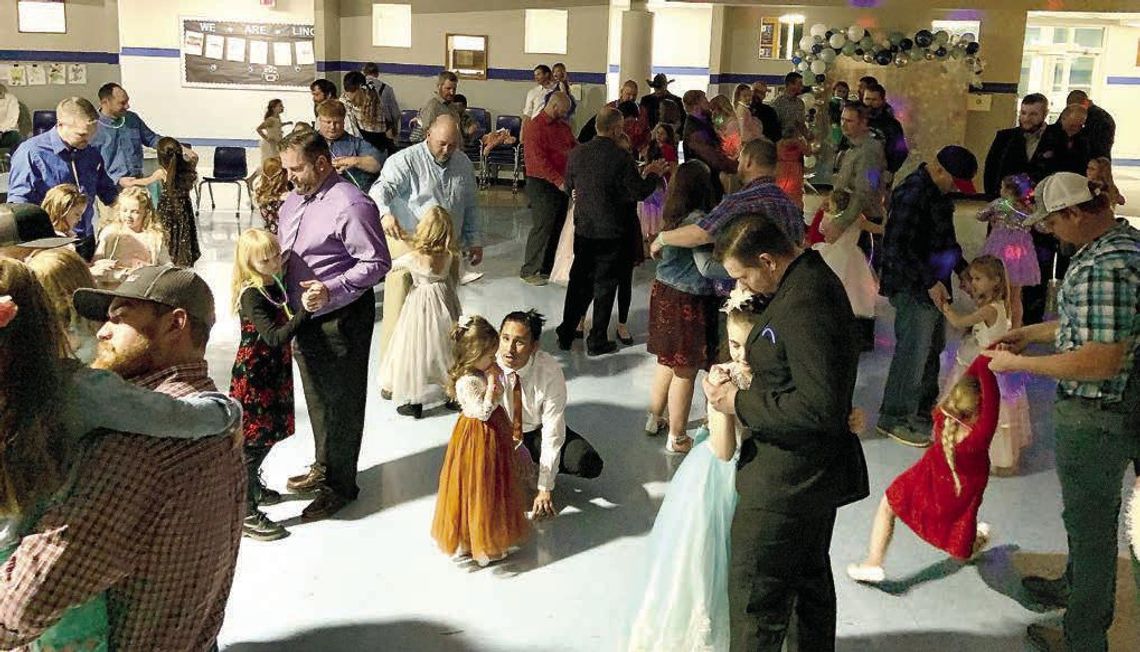 Lincoln PTCO hosts Daddy/Daughter dance